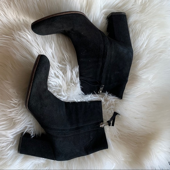 Via Roma Black Suede Ankle Boot 2.5’ Heel Black Womens Size 8 EUC - Picture 4 of 6